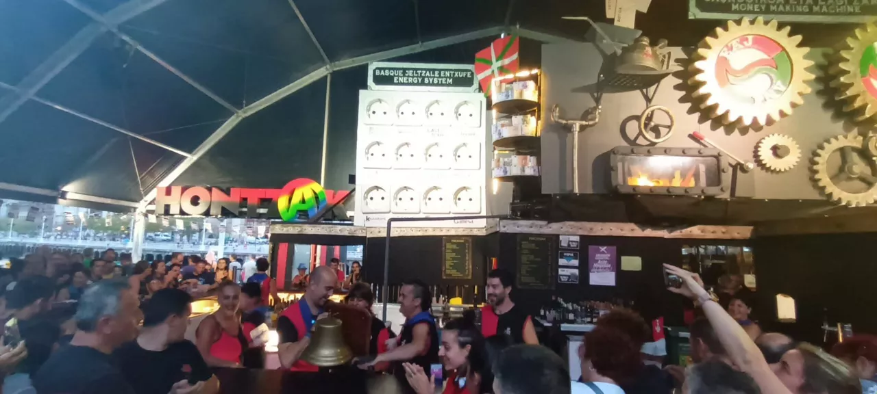 Decoración de la txosna Hontzak. Foto: Bilboko Konpartsak