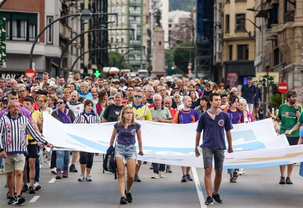 Miles de personas, hoy, en las calles de Bilbao