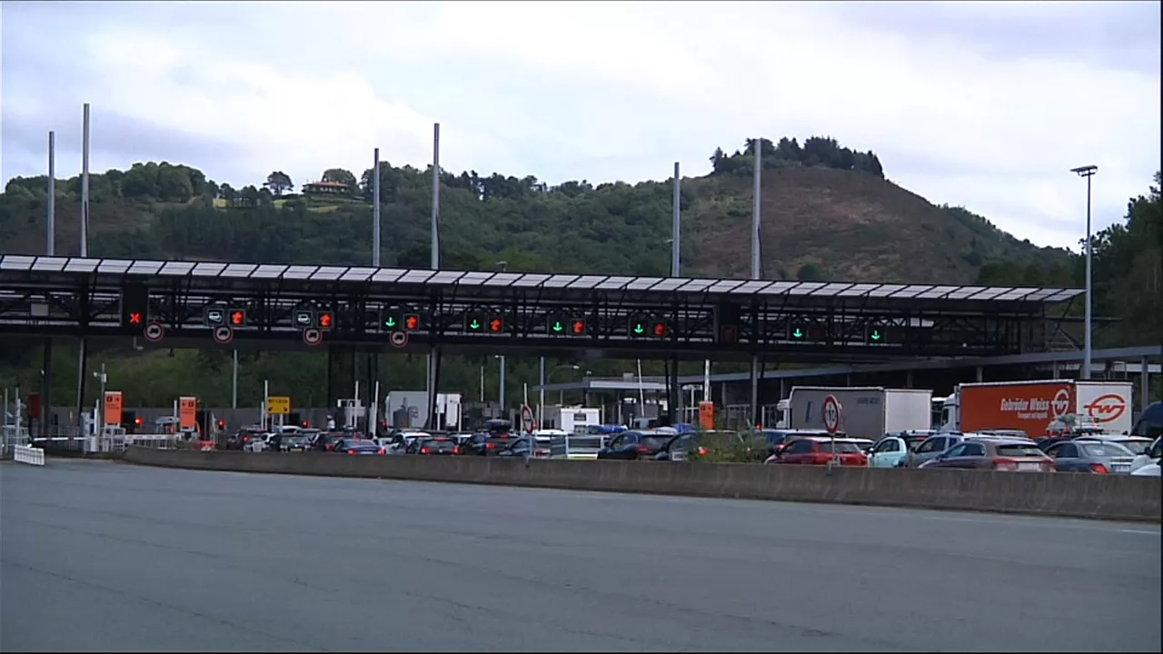 Auto ilarak A-8an Biriatun, gaur. EITB Mediaren bideo batetik hartutako irudia.