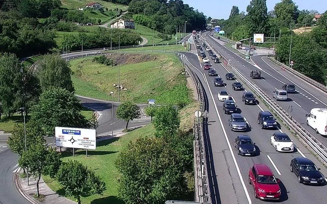 Biriatu AP-8 Frantziarako noranzkoa Irun peajea colas retenciones trafico trafikoa
