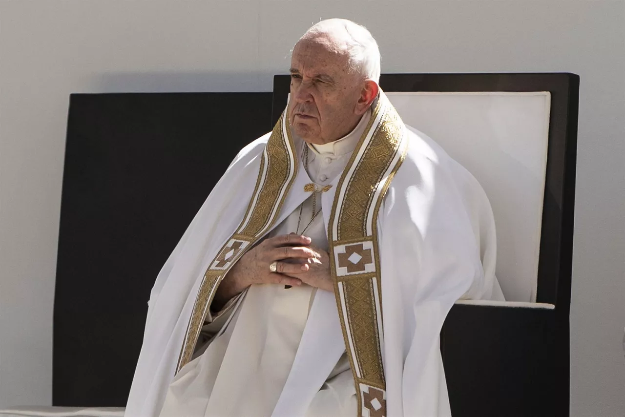 Francisco igande honetan L'Aquilan, Italiako erdigunean. Argazkia: EFE.