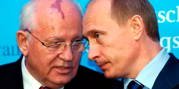 Mikhail Gorbatxov eta Vladimir Putin 2004ko irudi batean. Argazkia: EFE