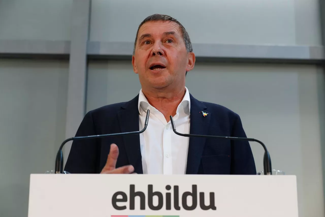 Arnaldo Otegi, durante su intervención en la reunión de la Mesa Política de EH Bildu