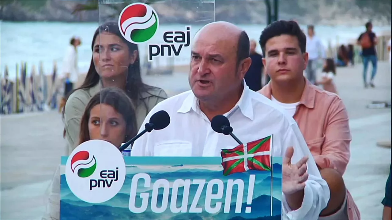 Andoni Ortuzar, Zarautzen egindako hitzaldian. Argazkia: EITB Media