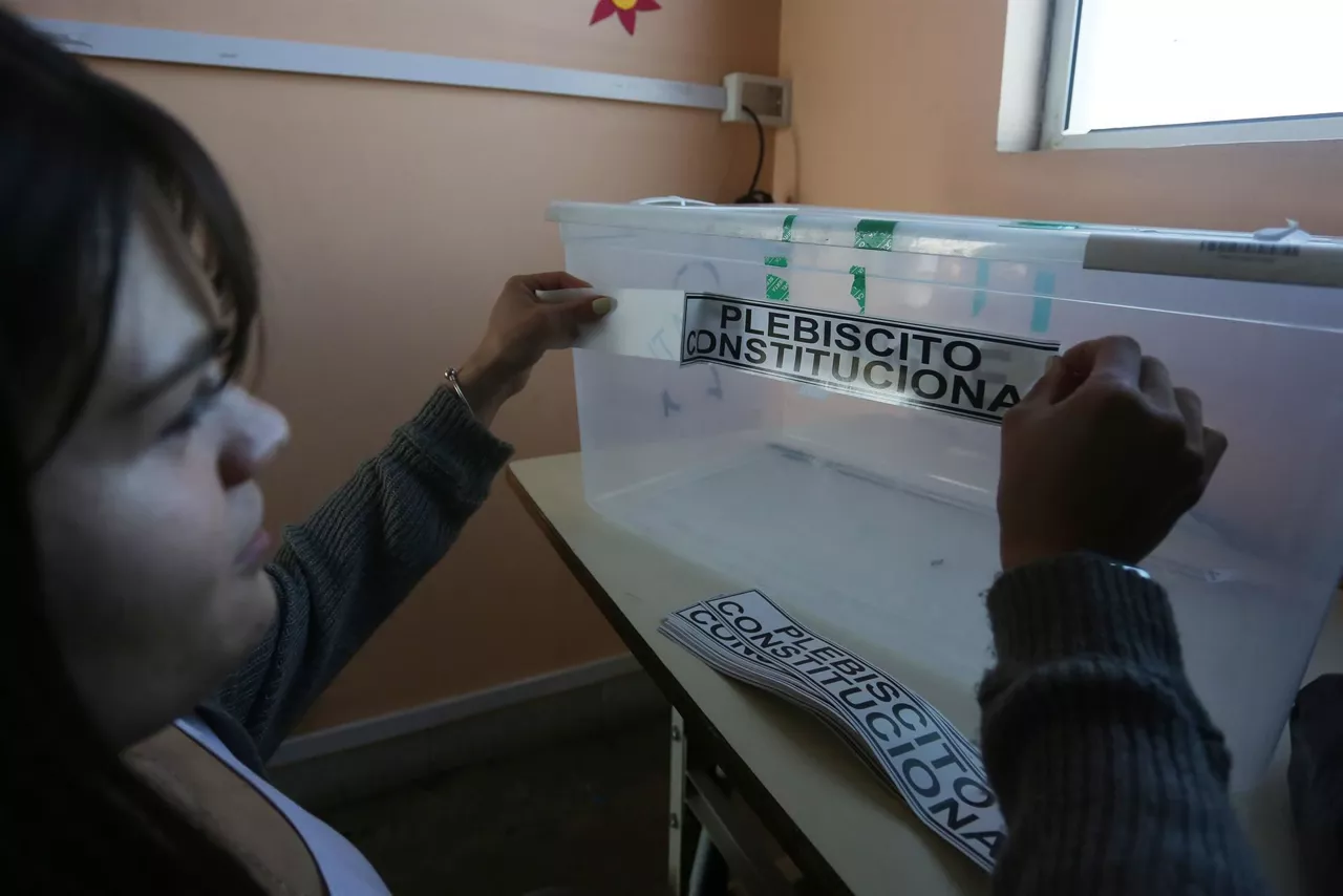 Txilek Konstituzio berria onartuko duen ala ez erabakiko du igande honetan. Argazkia: EFE