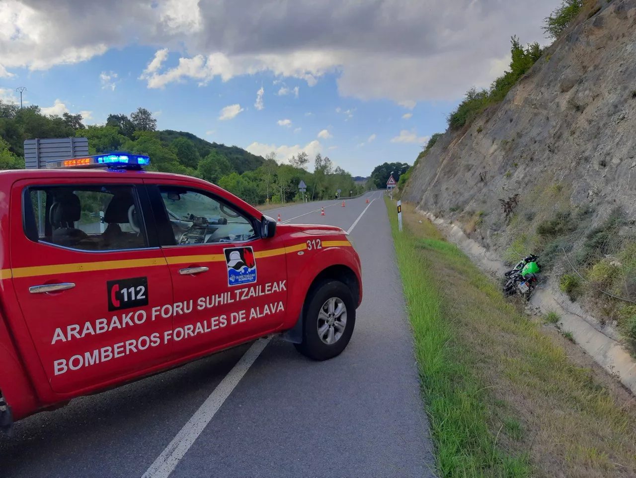 Lugar del siniestro de la motocicleta. Foto: Arabako Foru Suhiltzaileak