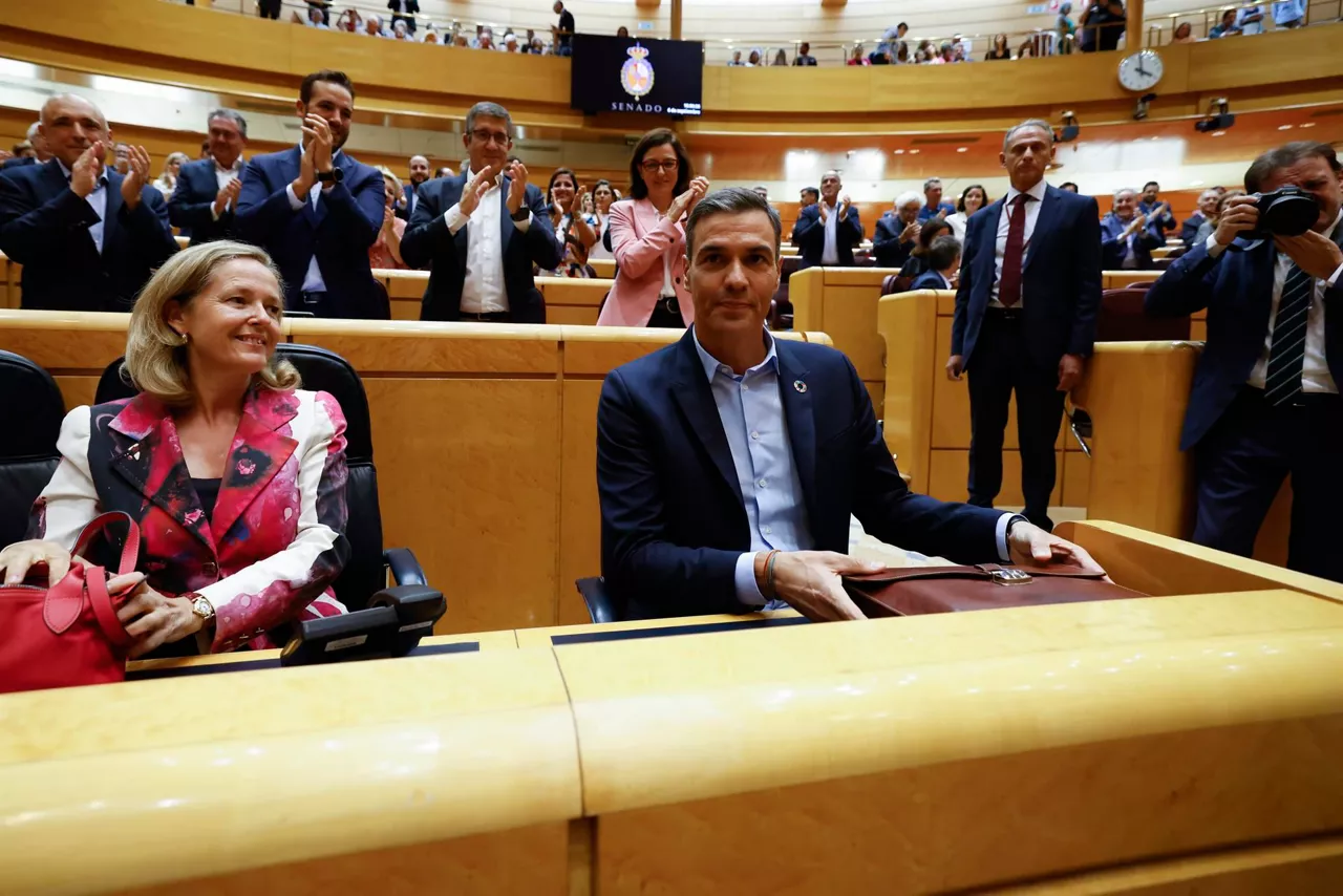 El presidente del Gobierno español y la vicepresidenta Nadia Calviño, esta tarde. Foto: EFE