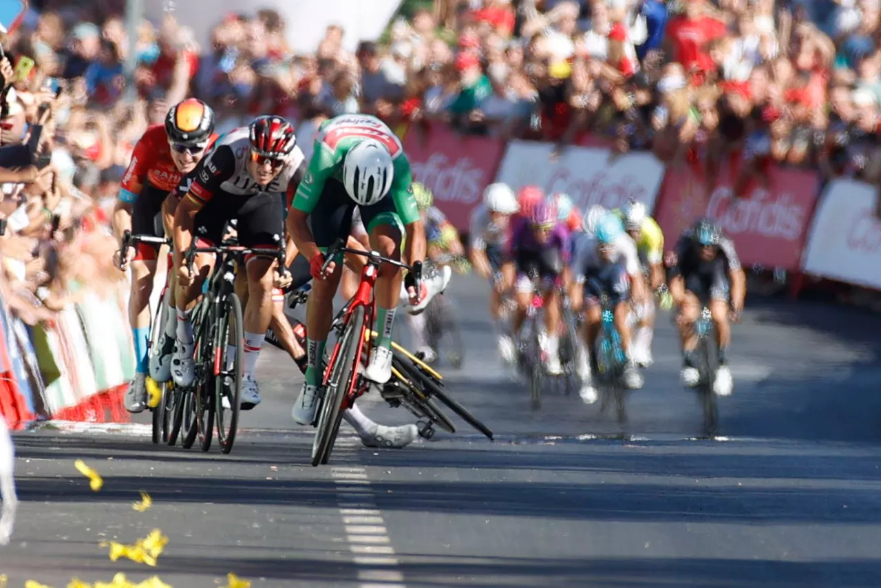 Roglicek erorikoa izan duen unea. Argazkia: EFE