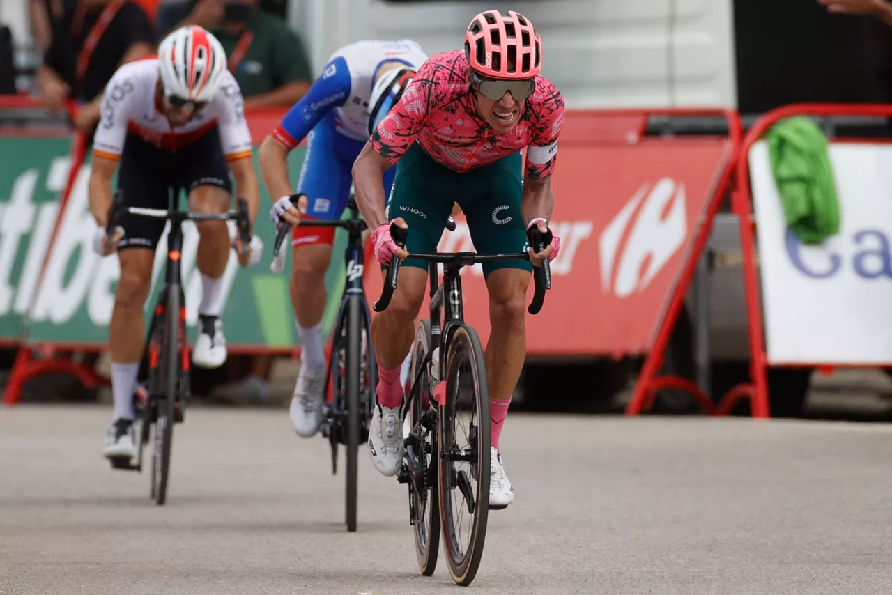 Rigoberto Urán se impone a sus rivales.