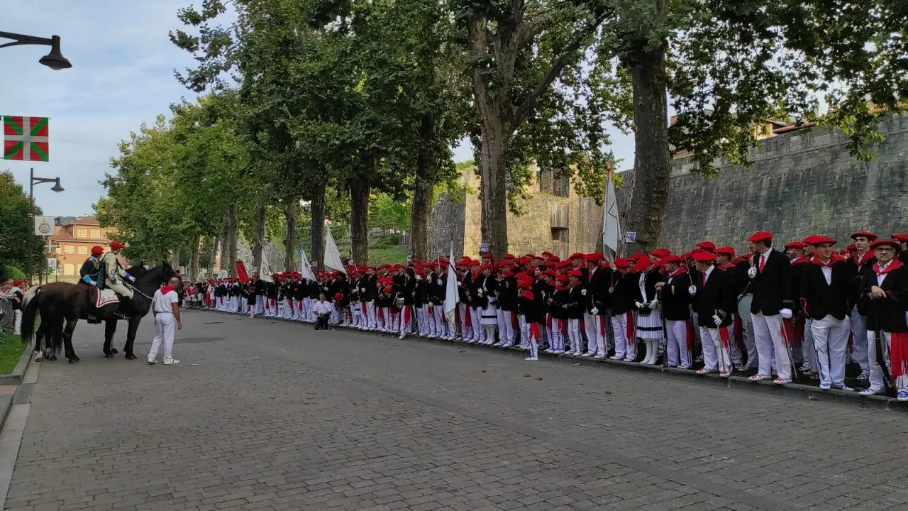 09:00etan atera da alarde 'tradizionala'.