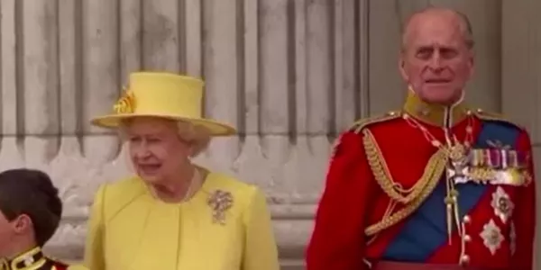 Isabel II, con parte de su familia. Foto: Reuters.