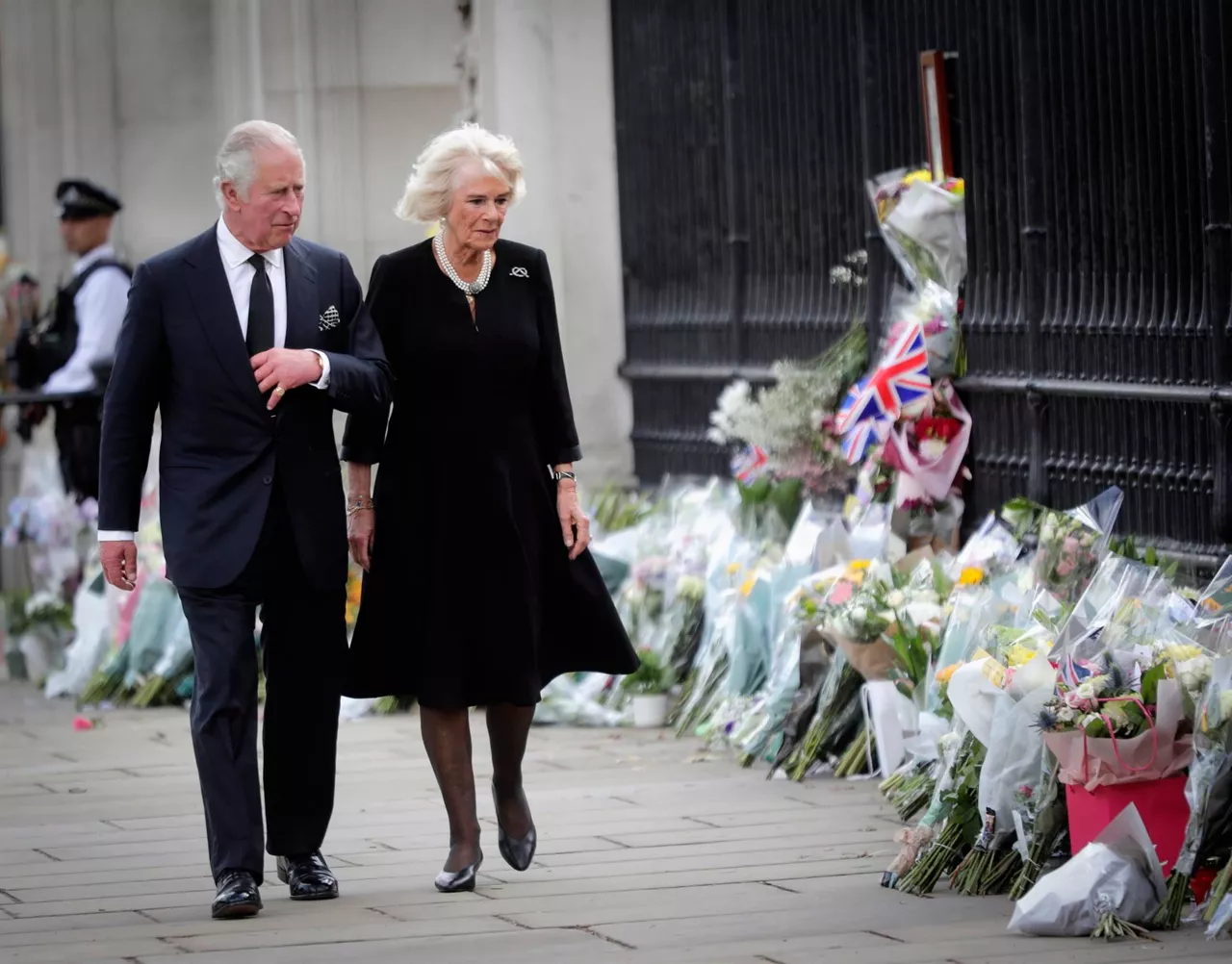 Camila y Carlos III en Buckingham. Foto: EFE