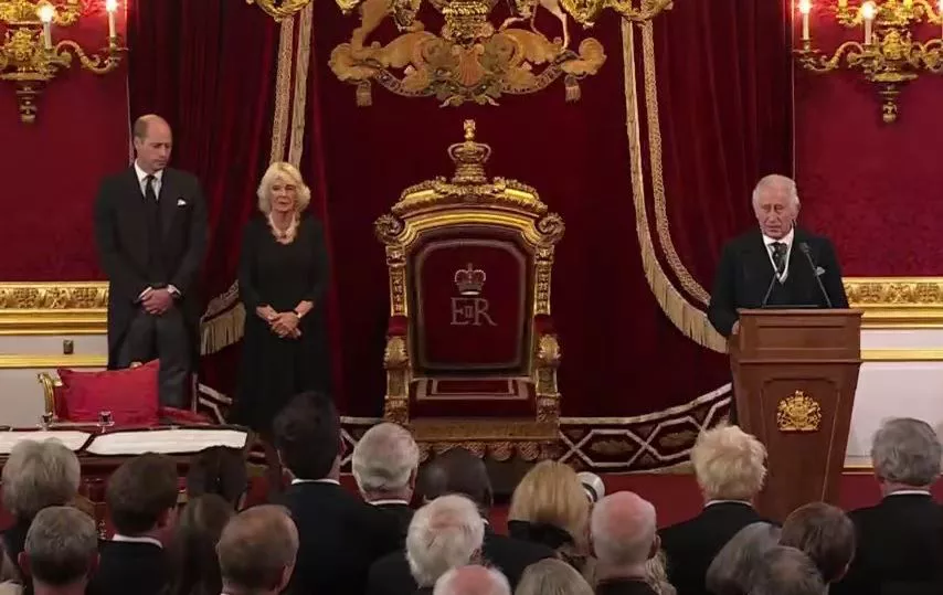 El rey Carlos III en el acto de proclamación.