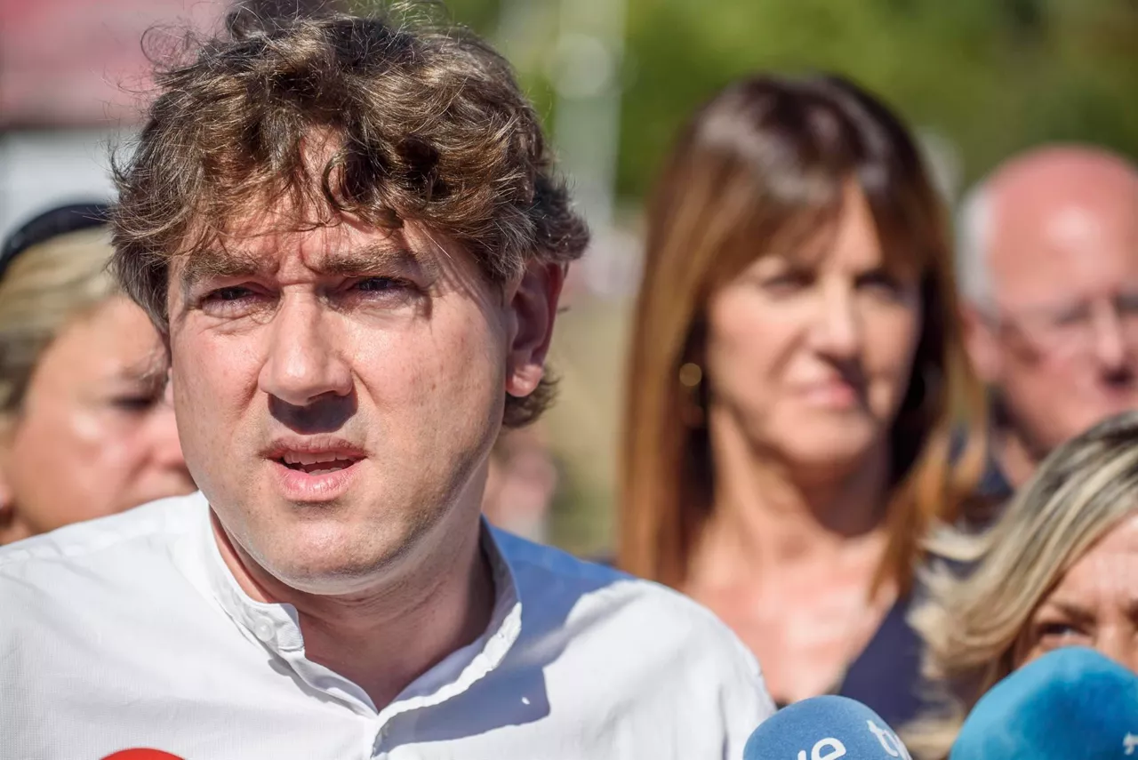 Andueza, larunbat honetan hedabideen aurrean egindako adierazpenetan. Argazkia: EFE