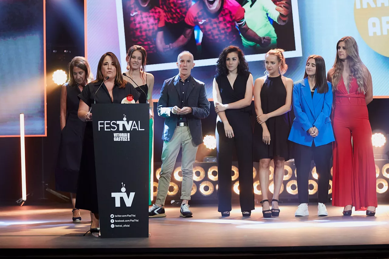 'Irabazi Arte' telesailaren protagonistak eta arduradunak, FesTValen. Argazkia: EITB Media