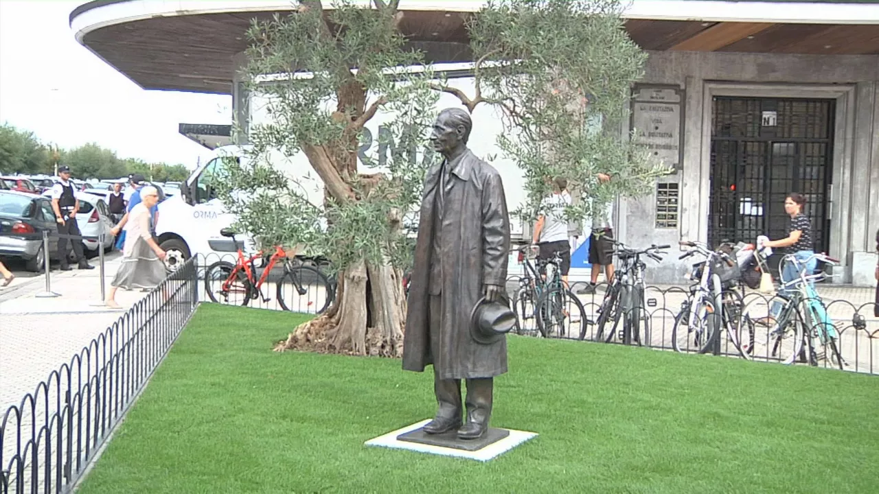 Escultura del lehendakari Jesús María Leizaola. Imagen obtenida de un vídeo de EITB Media.