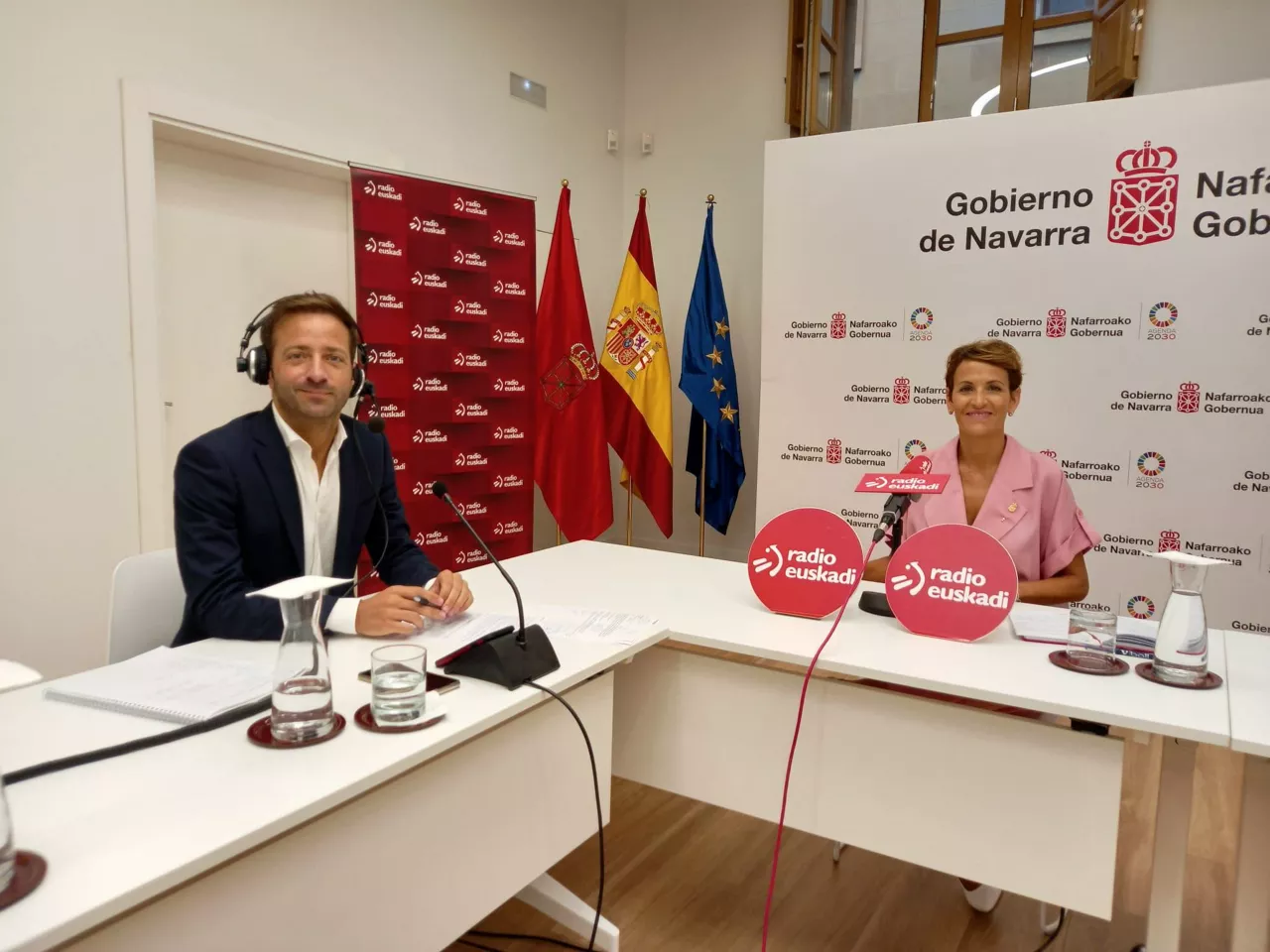 María Chivite, junto a Xabier García Ramsden, durante la entrevista.