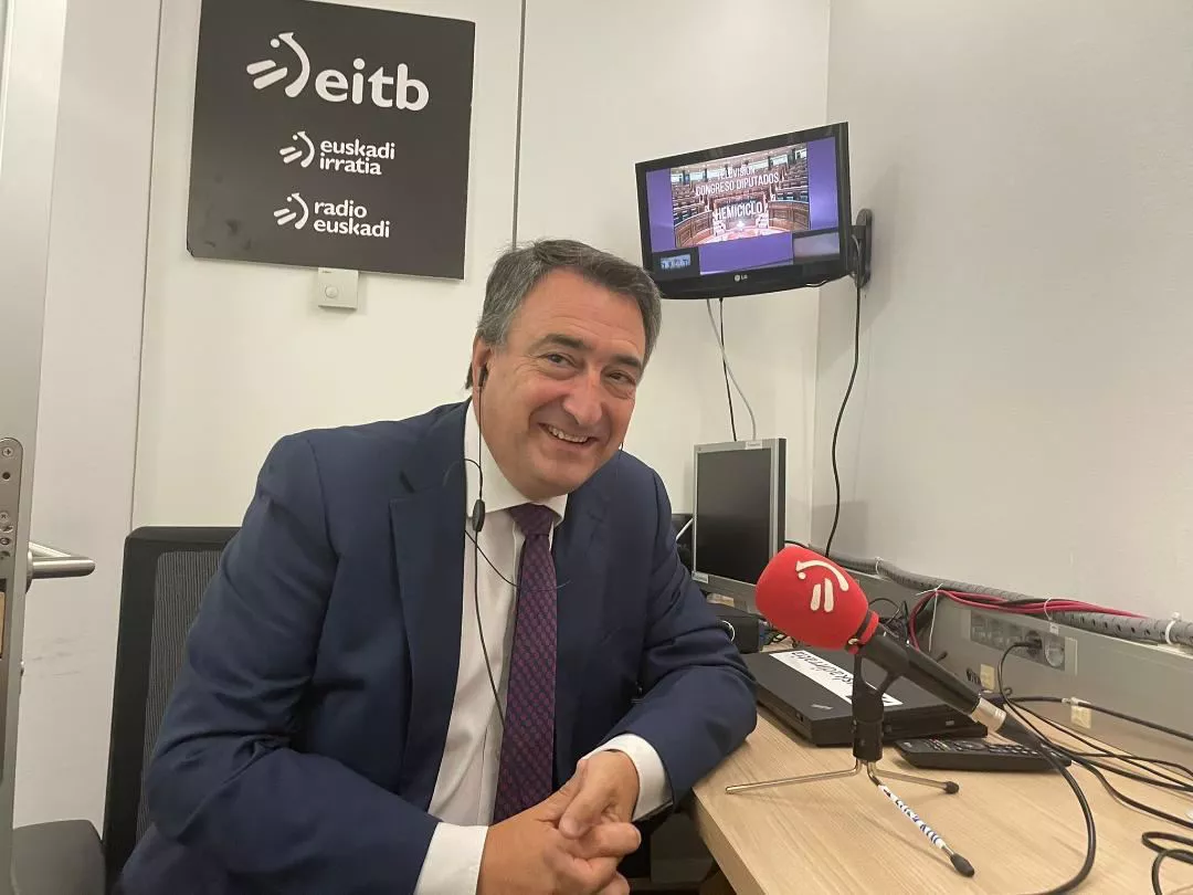 Aitor Esteban, EITB Mediak Madrilen duen estudioetan.