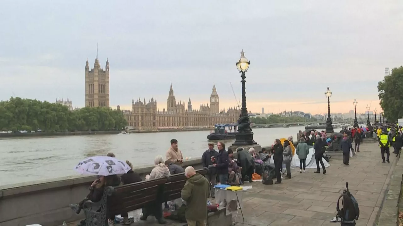 Ilarak Westminsterren. Agentzietako bideo batetik ateratako irudia.