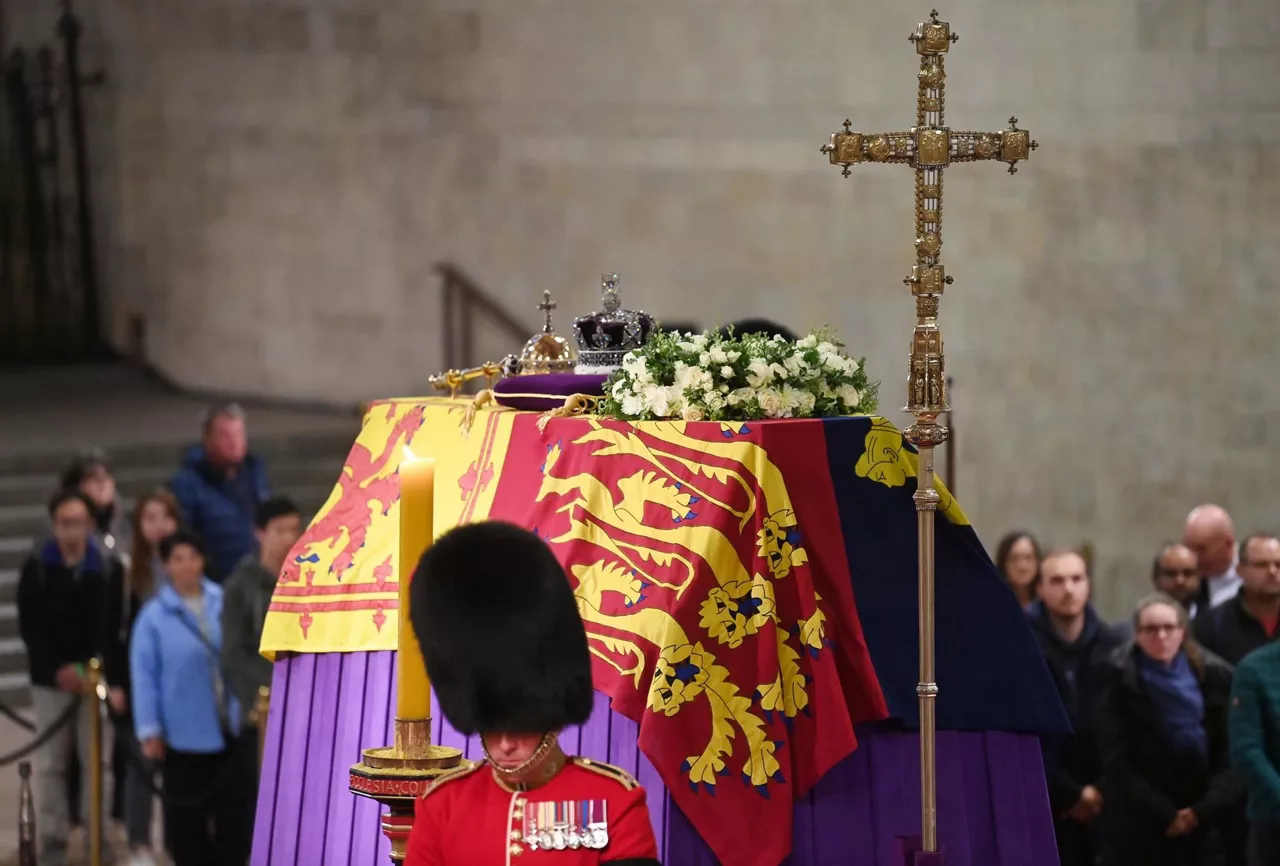 El féretro de Isabel II ha permanecido varios días en el palacio de Westminster.
