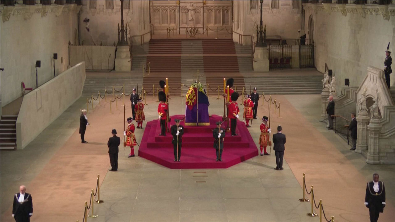Cierre de la capilla ardiente. Imagen obtenida de un vídeo de EITB Media.