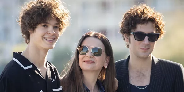 Paul Kircher, Juliette Binoche y Vincent Lacoste. EFE,