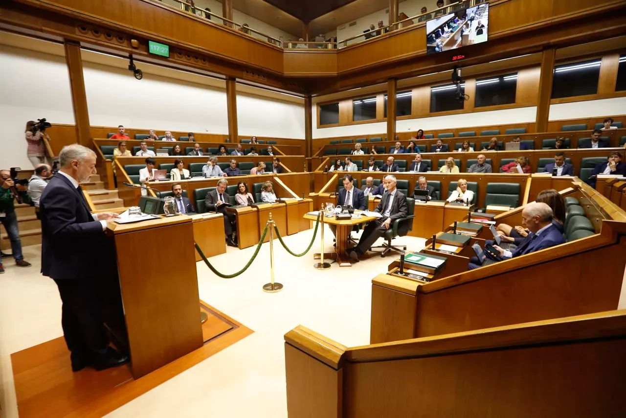 El lehendakari, durante su intervención. EFE