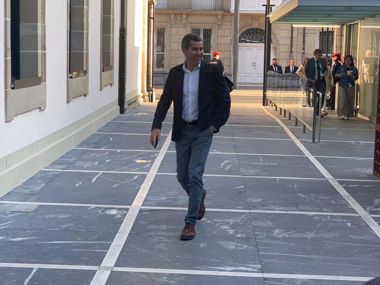 Arkaitz Rodriguez (Sortu), a su llegada al Parlamento. EITB Media