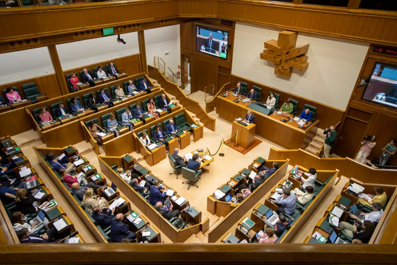 Eusko Legebiltzarra, artxiboko irudi batean