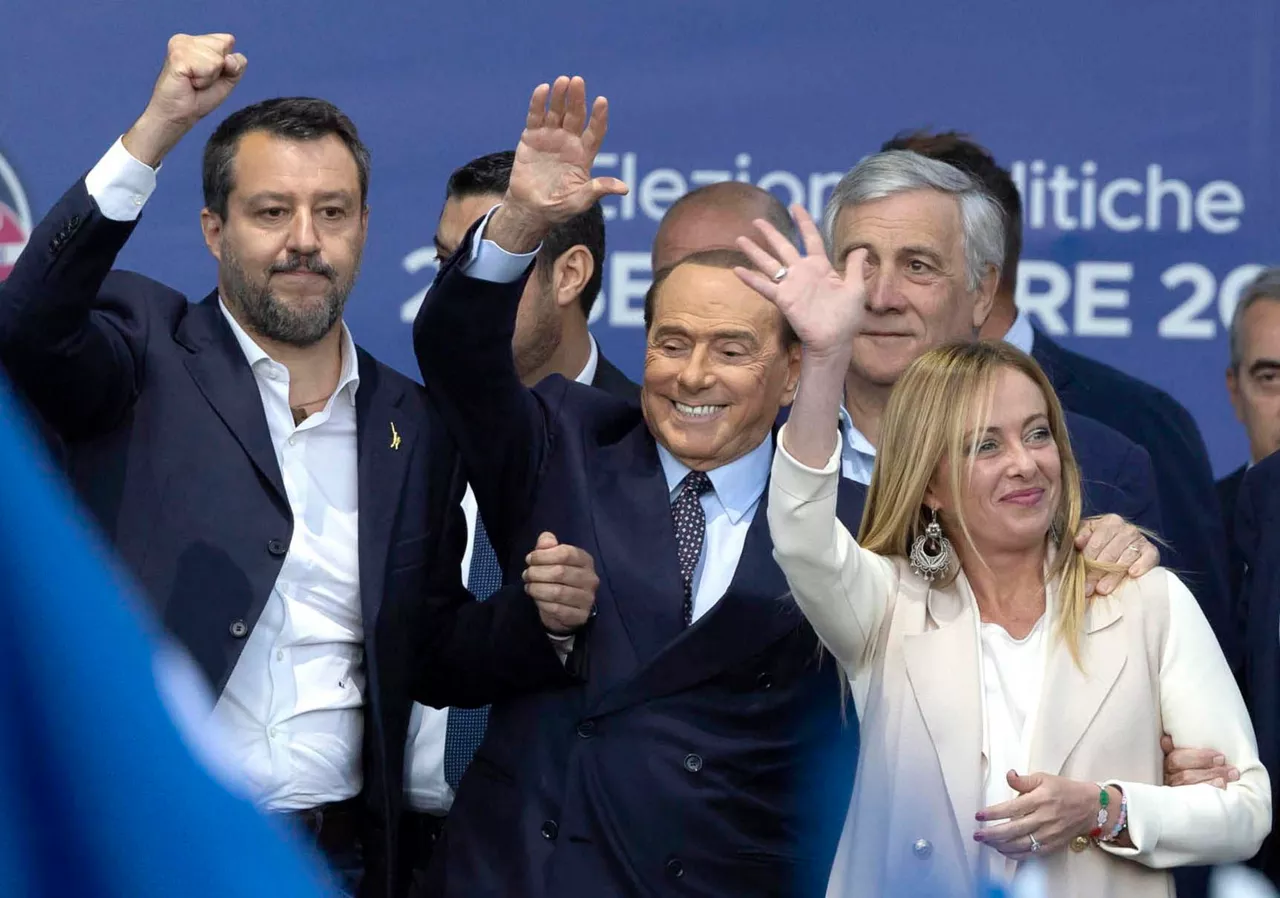 Salvini, Berlusconi y Meloni en el fin de su campaña este viernes. Foto: EFE.