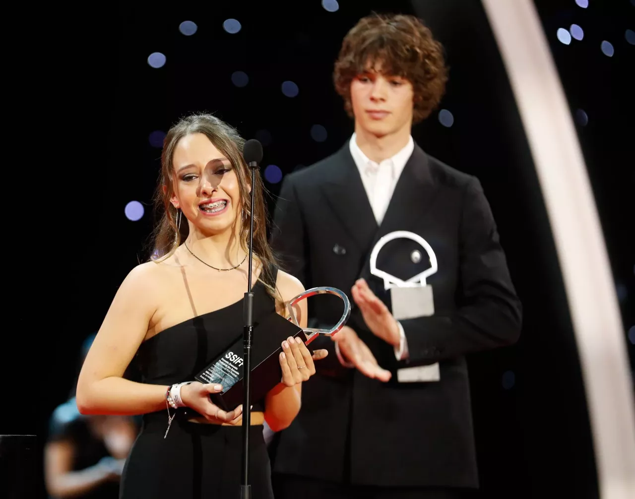 Carla Quilez y Paul Kircher, Concha de Plata a la mejor interpretación protagonista. EFE