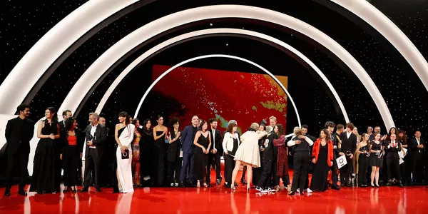 Los galardonados en la gala de clausura. EFE