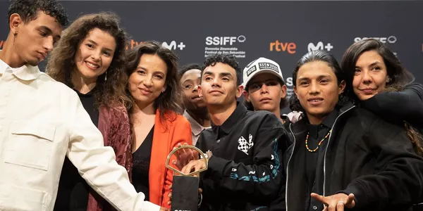 "Los reyes del mundo" con La Concha de Oro a la mejor película. EFE