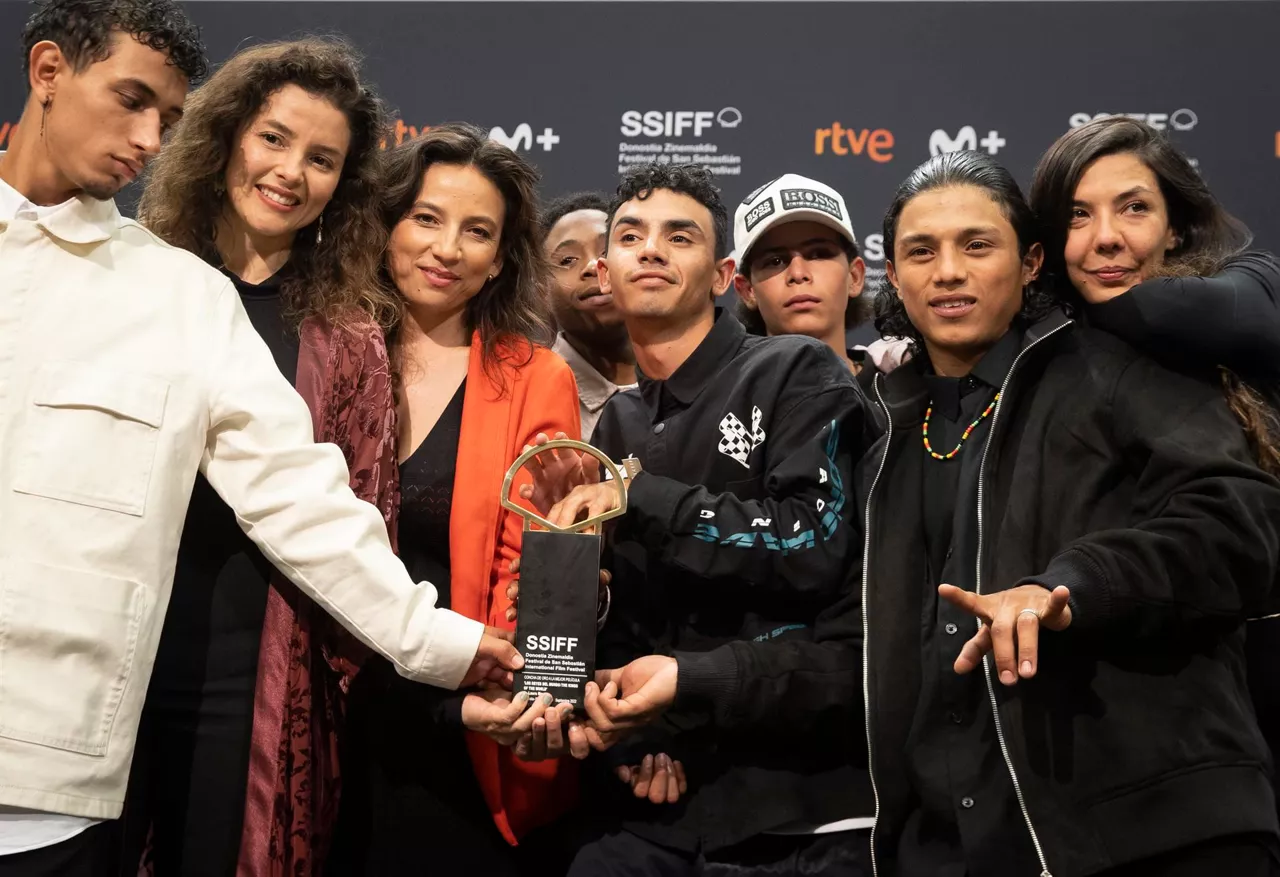 "Los reyes del mundo" con La Concha de Oro a la mejor película. EFE