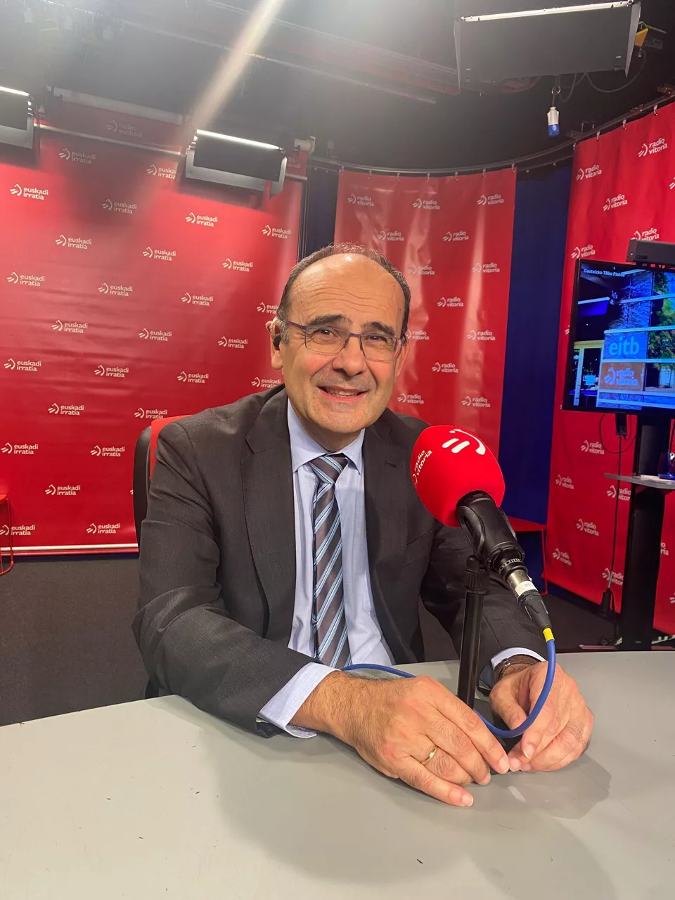 Asesor del Gobierno Vasco en materia penitenciaria, Jaime Tapia, en Euskadi Irratia