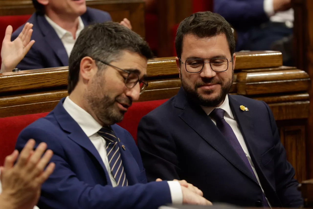 Pere Aragones Generaliateko presidentea eta Jordi Puignero Kataluniako Gobernuko presidenteordea:Efe