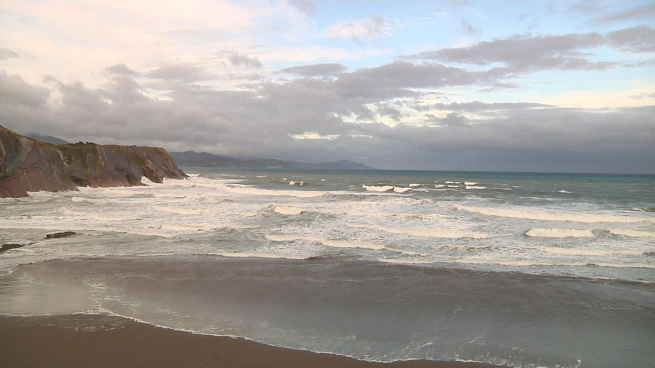 Zumaia, esta mañana. Imagen obtenida de un vídeo de EITB Media.