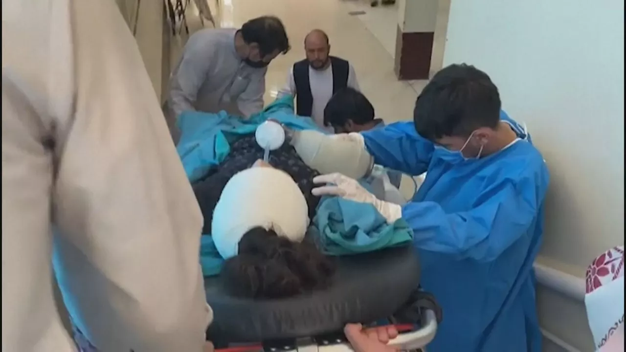 Erasoan zauritutako emakume bat. Agentzietako bideo batetik ateratako irudia.