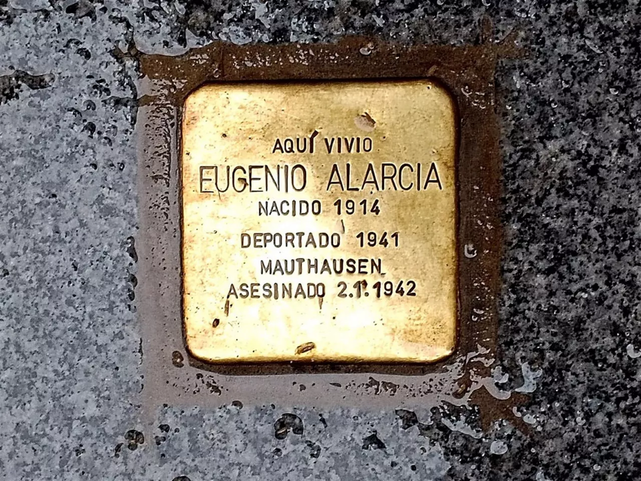 Stolperstein en recuerdo a Eugenio Alarcia