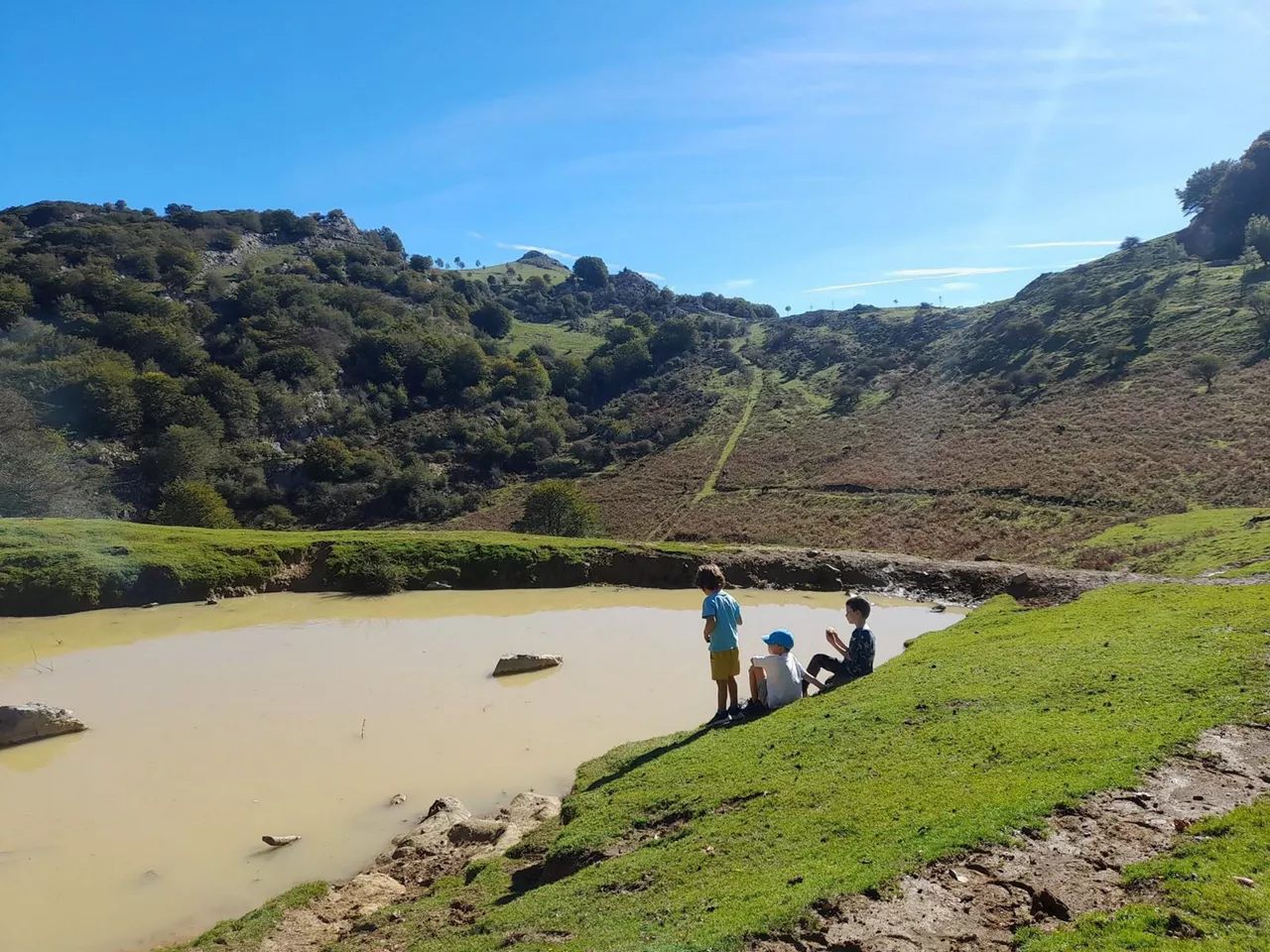 Izarraitz mendia Azpeitian (Gipuzkoa), igande honetan. Argazkia: Iosu Alberdi Balzategi