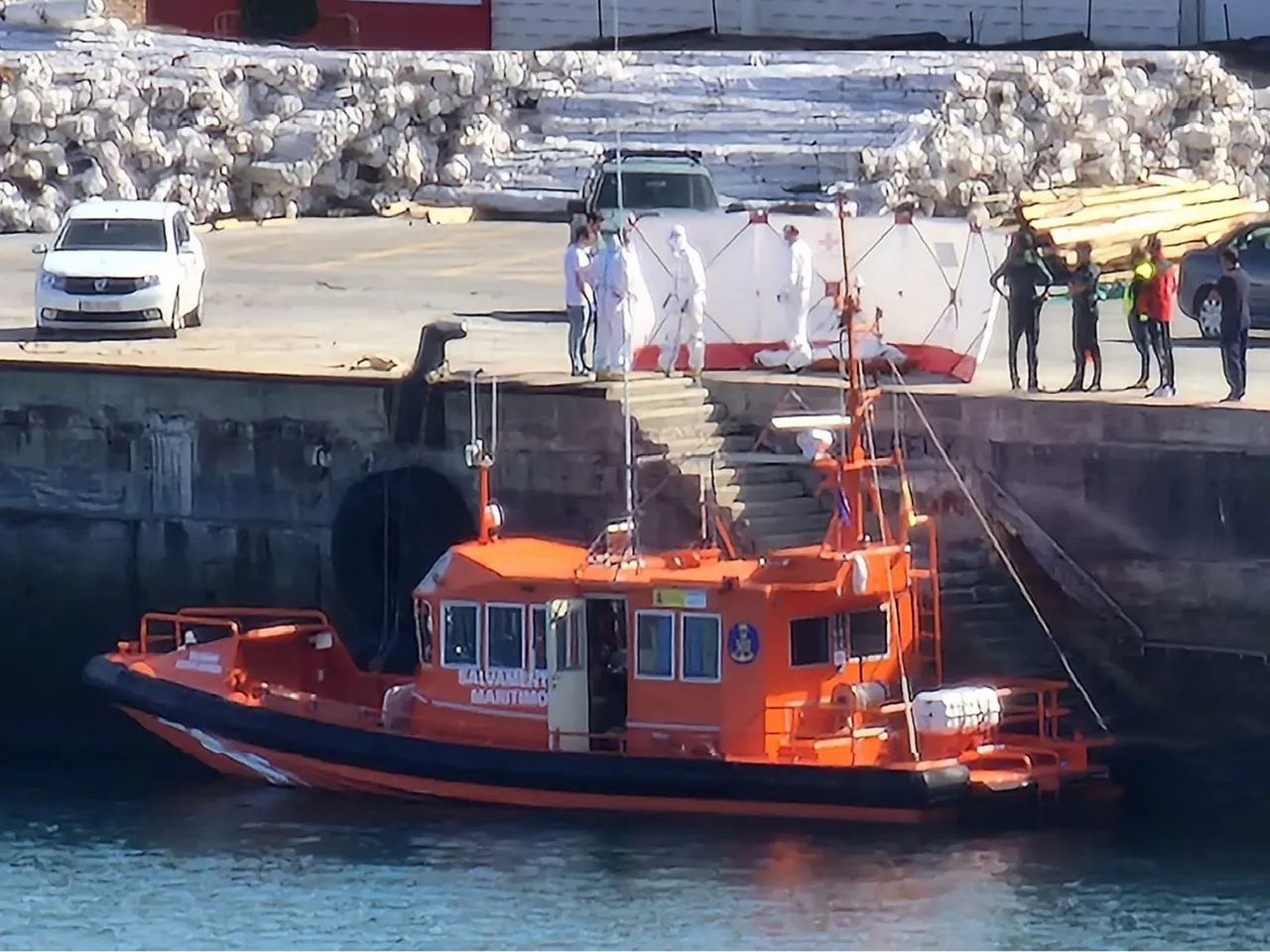 Itsas Salbamenduko ontzia Bermeoko portuan
