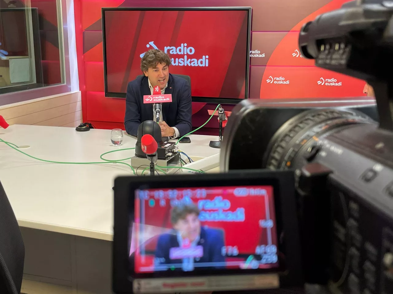 Eneko Anduenza, gaur, Radio Euskadin. Argazkia: EITB Media