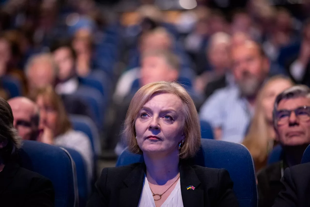Truss, siguiendo un discurso en el Congreso del Partido Conservador, en la tarde de ayer.