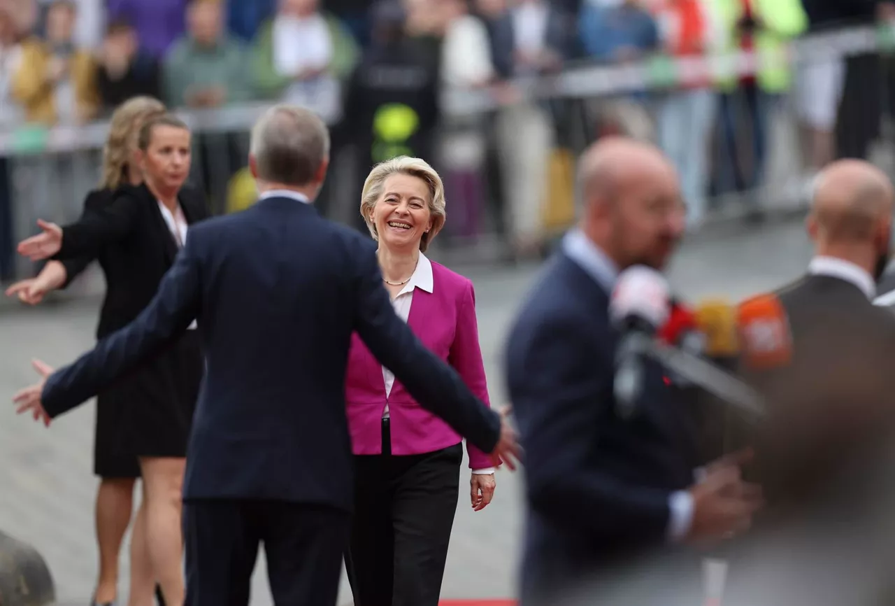 Von der Leyen, a su llegada a la cumbre Comunidad Política Europea.
