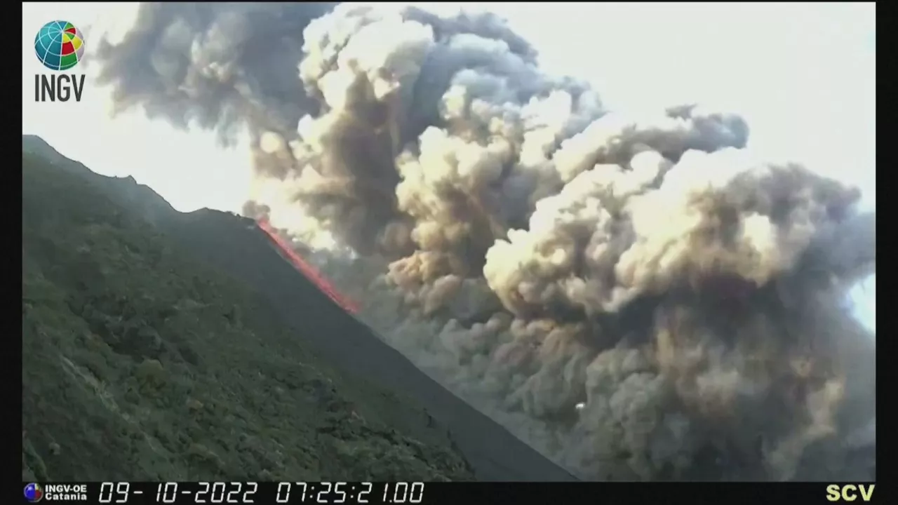 Erupzioa. Agentzietako bideo batetik ateratako irudia.