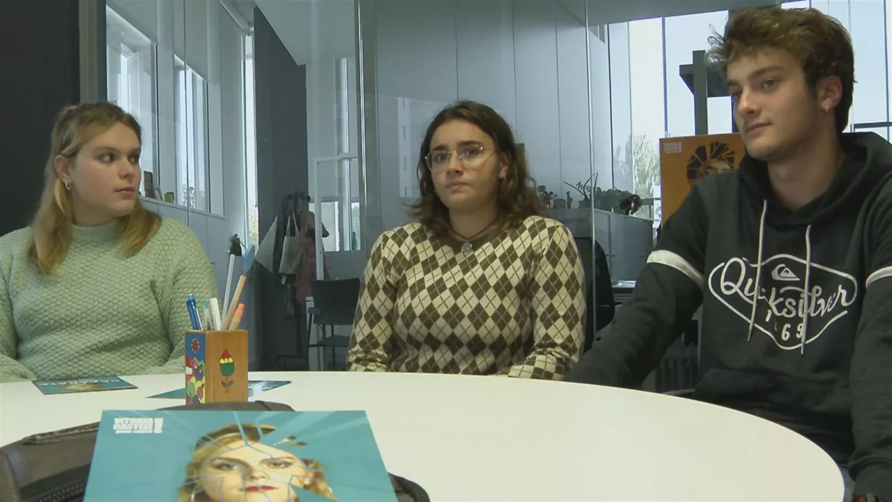 Laguntza eskatu duten gazteak. EITB Mediaren bideo batetik ateratako irudia.