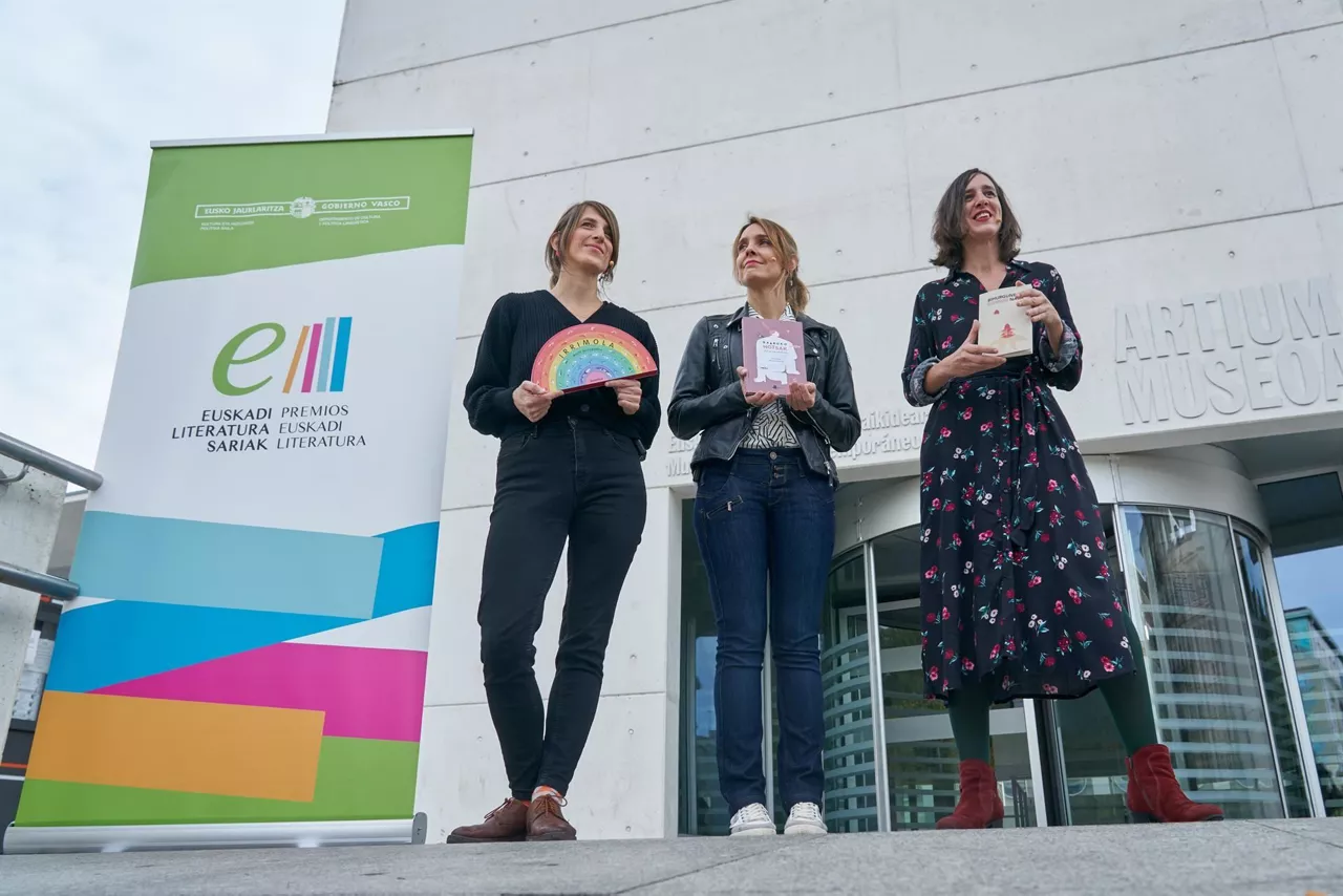 Maite Mutuberria, Leire Bilbao eta Uxue Apaolaza, gaurko ekitaldian