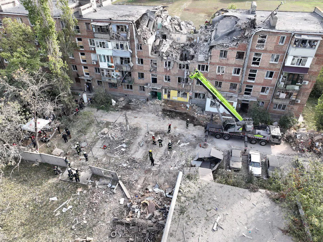 Imagen de un edificio atacado en el sur de Ucrania. Foto: EFE.