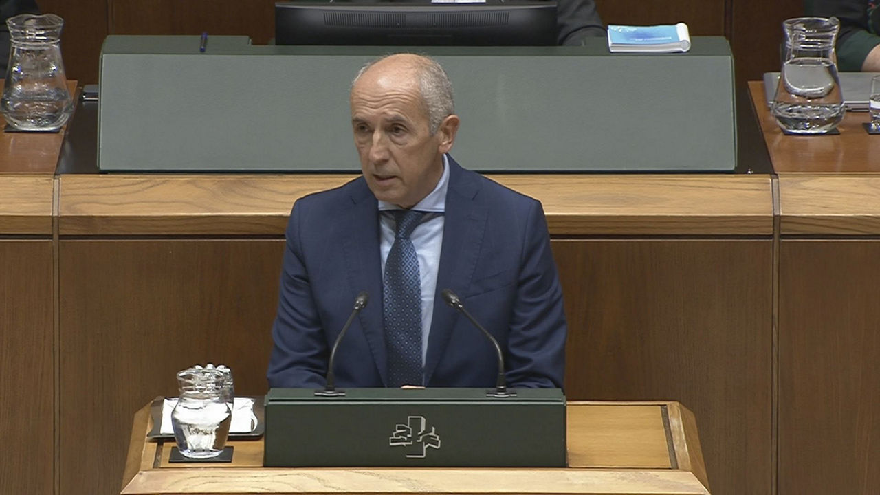 Josu Erkoreka. Legebiltzarreko bideo batetik ateratako irudia.