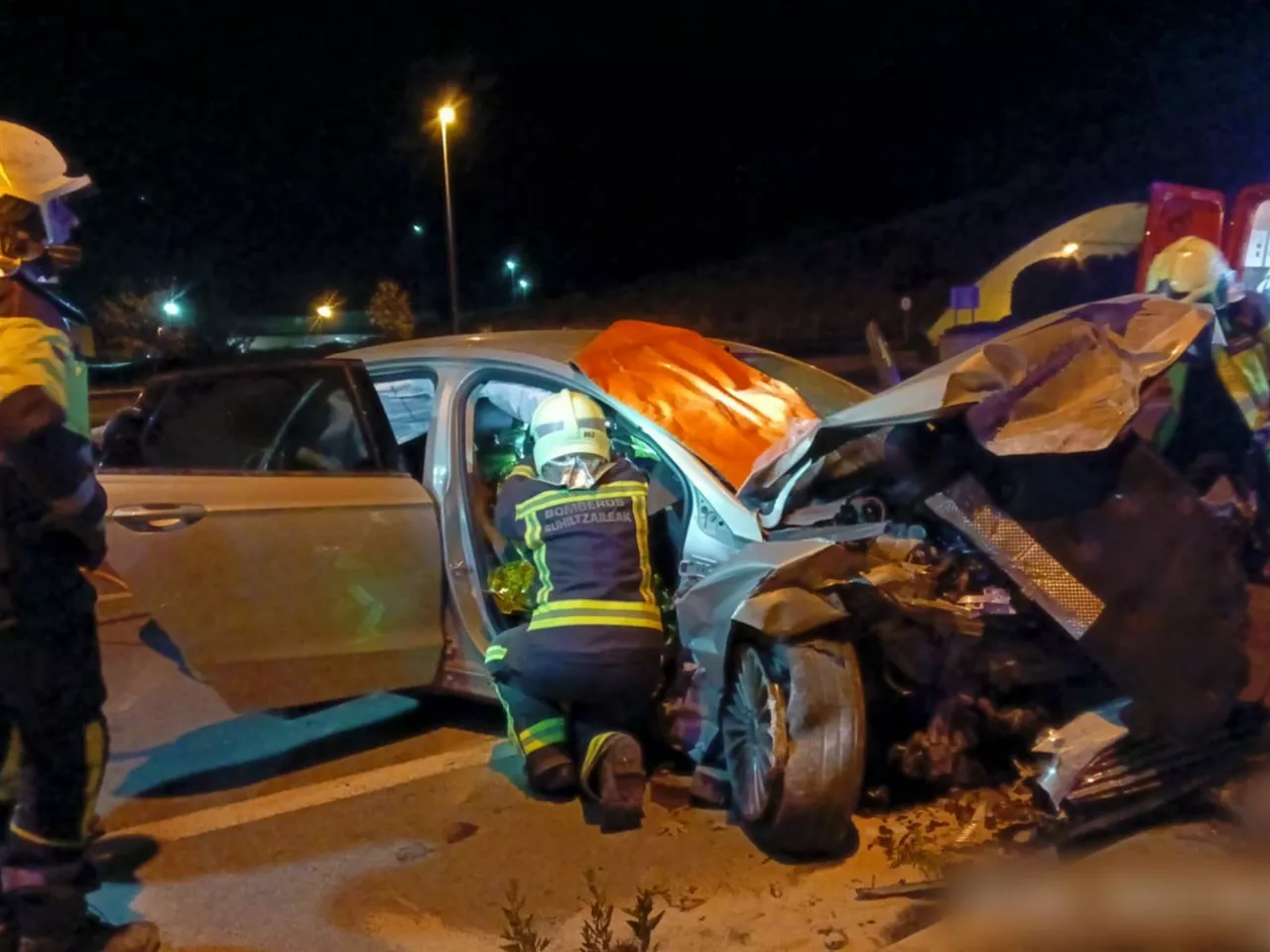 Coche accidentado en los túneles de Ezcaba. Foto: Bomberos y Bomberas de Navarra